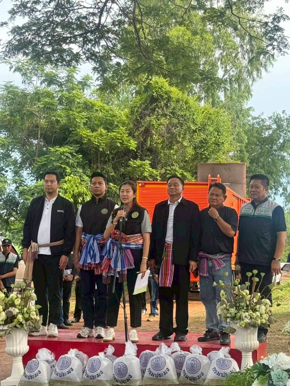 title - ส.ป.ก. ร่วมติดตามรัฐมนตรีช่วยว่าการกระทรวงเกษตรและสหกรณ์ (นางสาวปิยะรัฐชย์ ติยะไพรัช) และคณะ ลงพื้นที่ตรวจราชการในพื้นที่จังหวัดร้อยเอ็ด